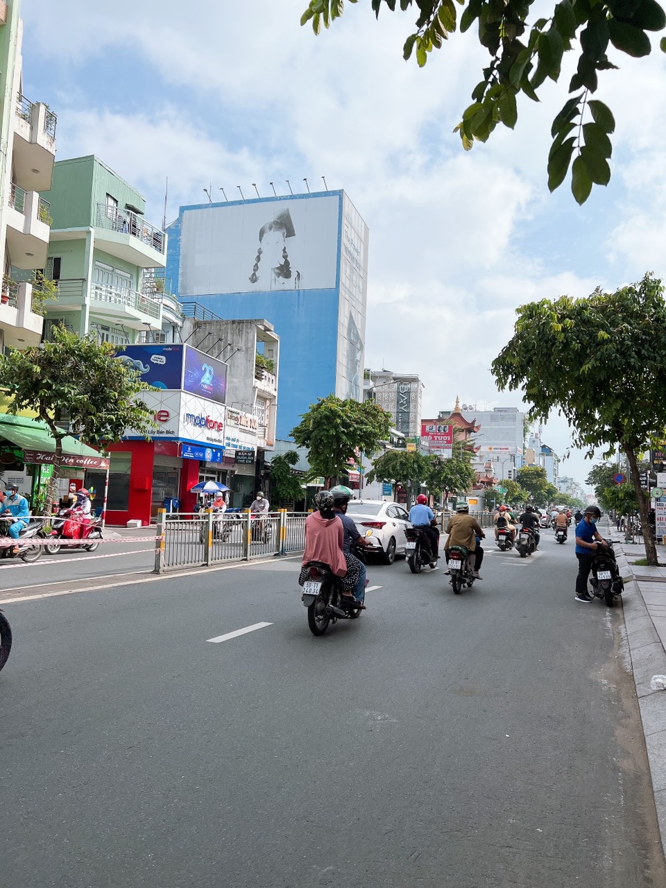 Bán Nhà mặt tiền Lũy Bán Bích 13.7(18)x26.5m cấp 4, đang cho thuê 40tr/th