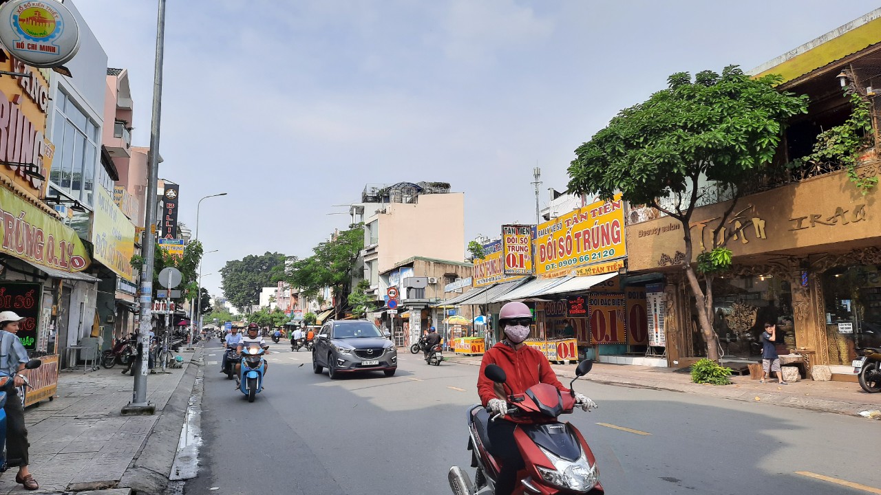 Bán Nhà mặt tiền Trần Hưng Đạo 4.5x18 2 lầu st,đang cho thuê 35tr/th