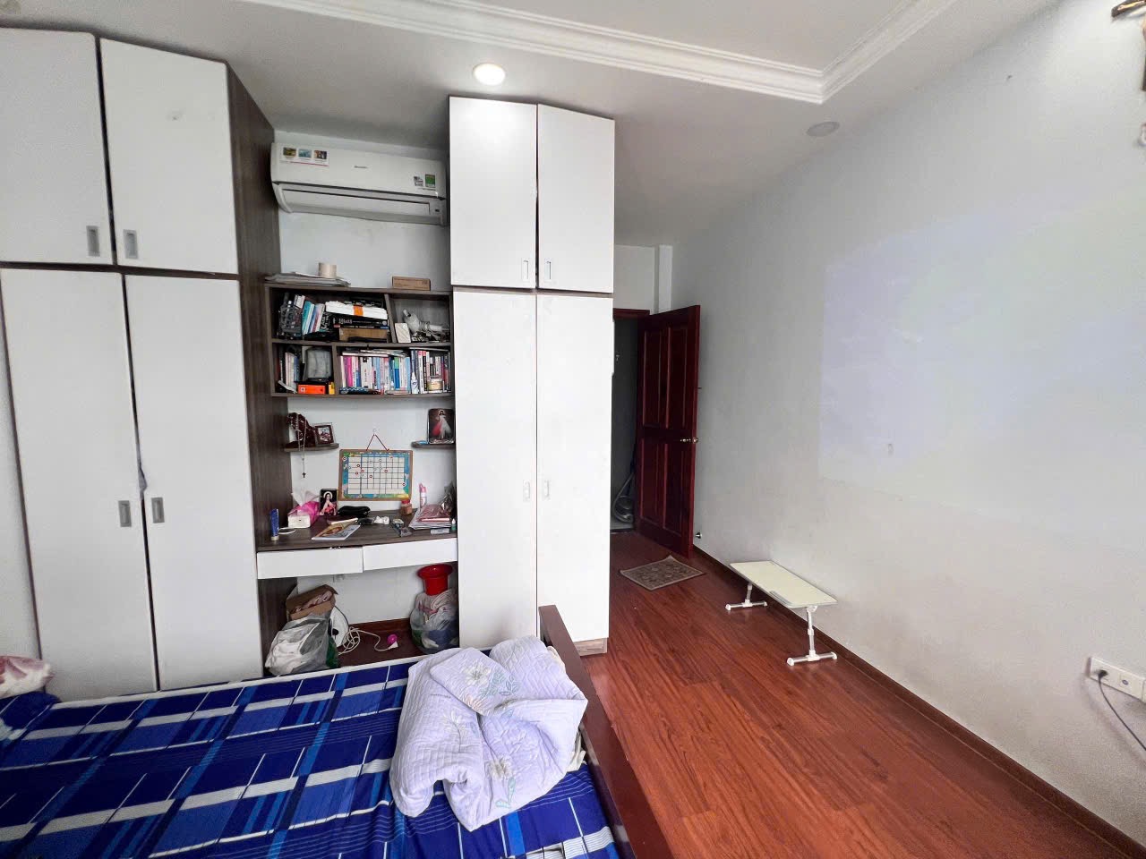 Bán Nhà mặt tiền Tân Hương 4m x 20m 1 trệt 3 lầu 1 st có thang máy