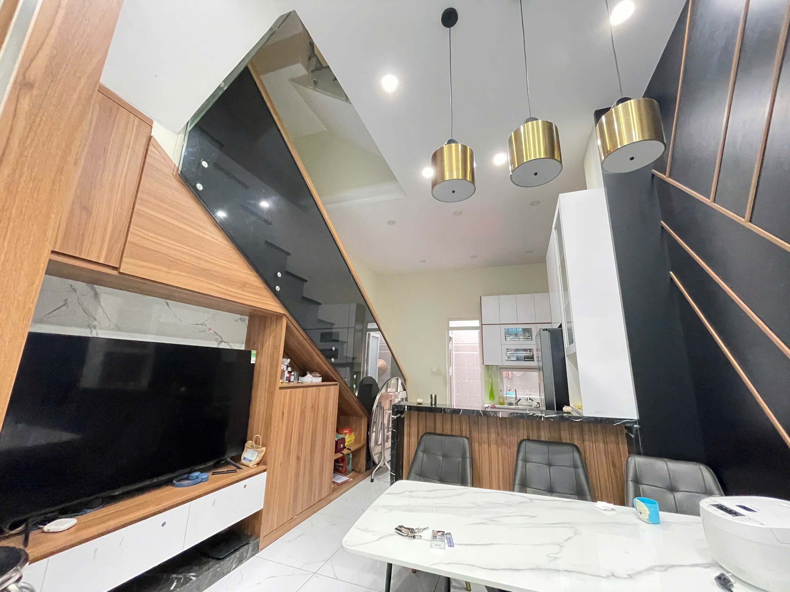 Bán Nhà mặt tiền DC5 4m x 14m 1 trệt 2 lầu 1 sân thượng đẹp