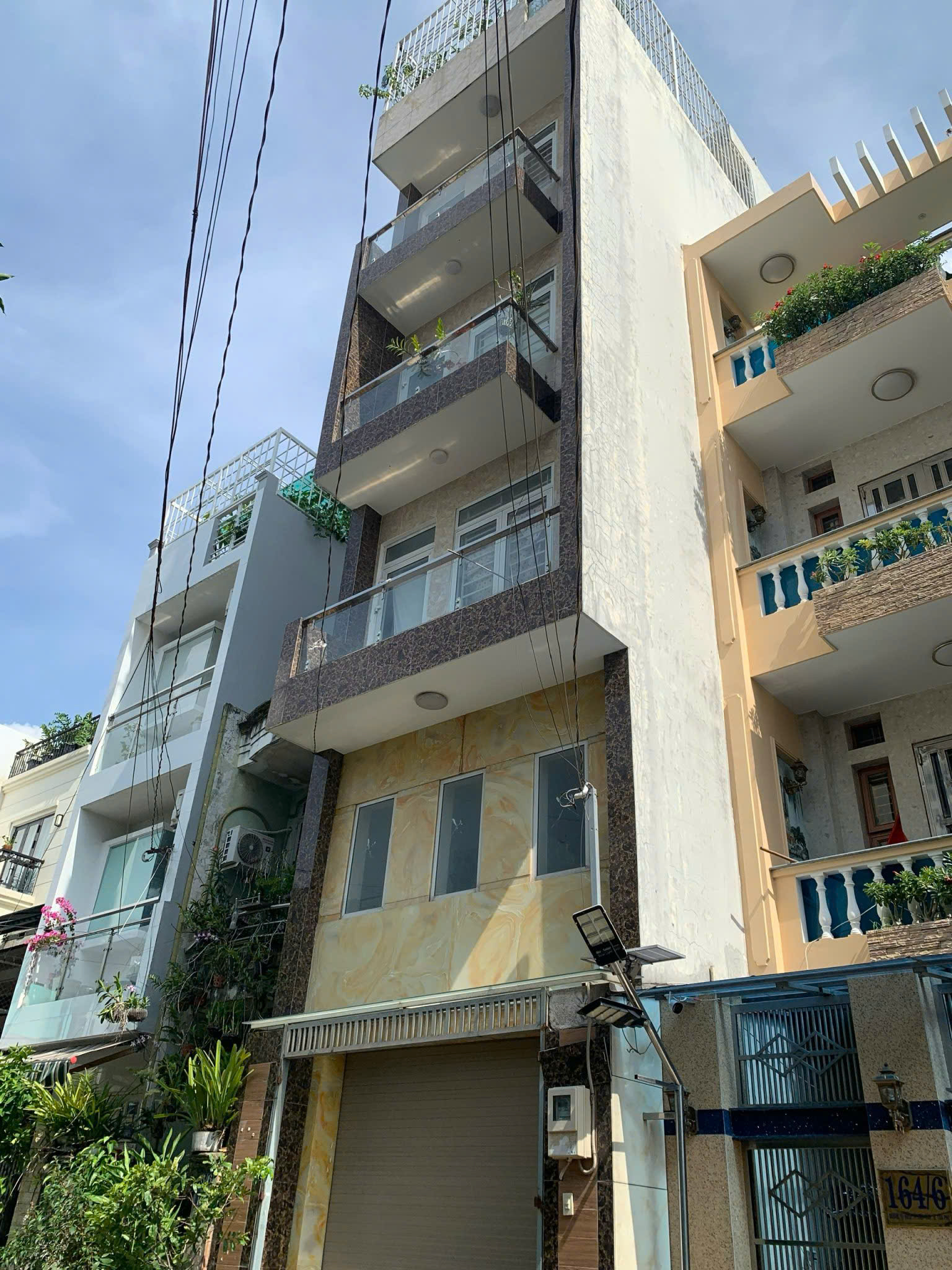 Bán Nhà hẻm Tô Hiệu 4x20 1 trệt 1 lửng 3 lầu sân thượng có thang máy