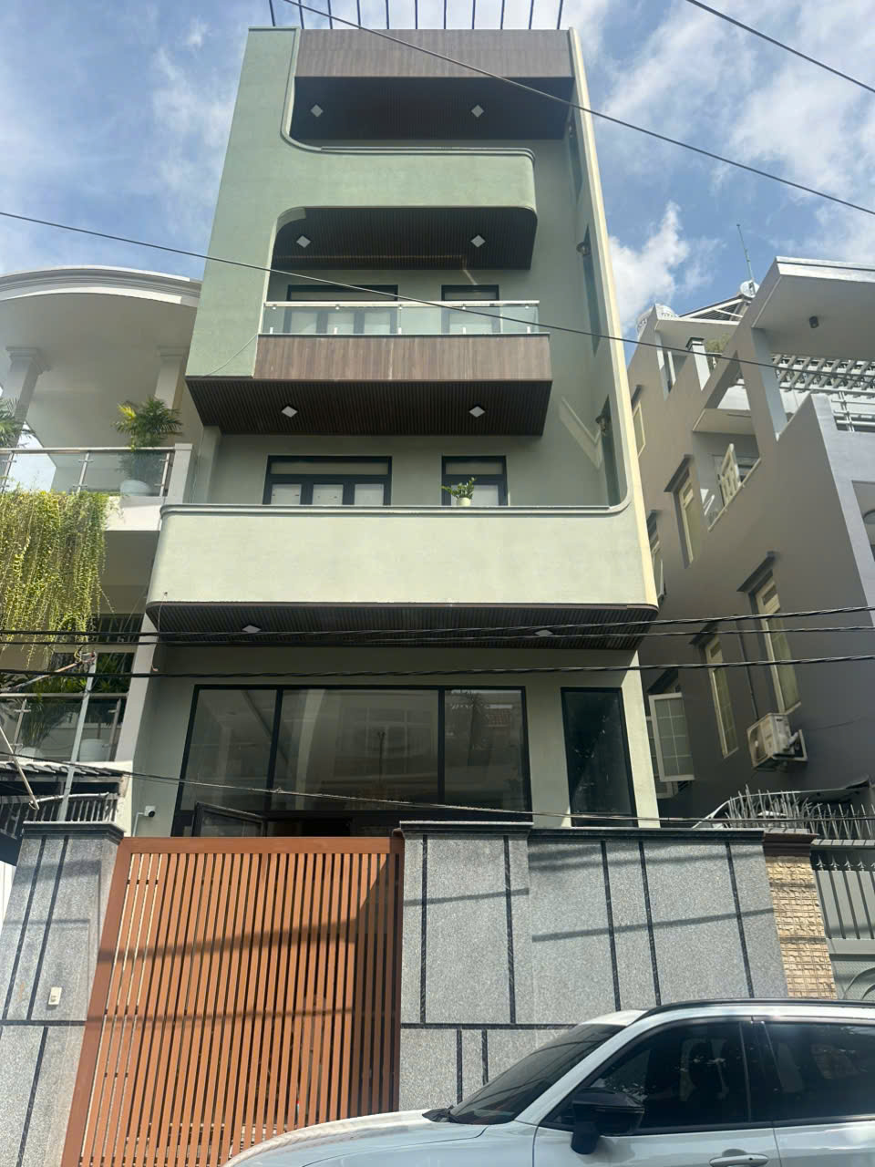 Bán Nhà mặt tiền 30/4 6.2x25 trệt 5 tầng st