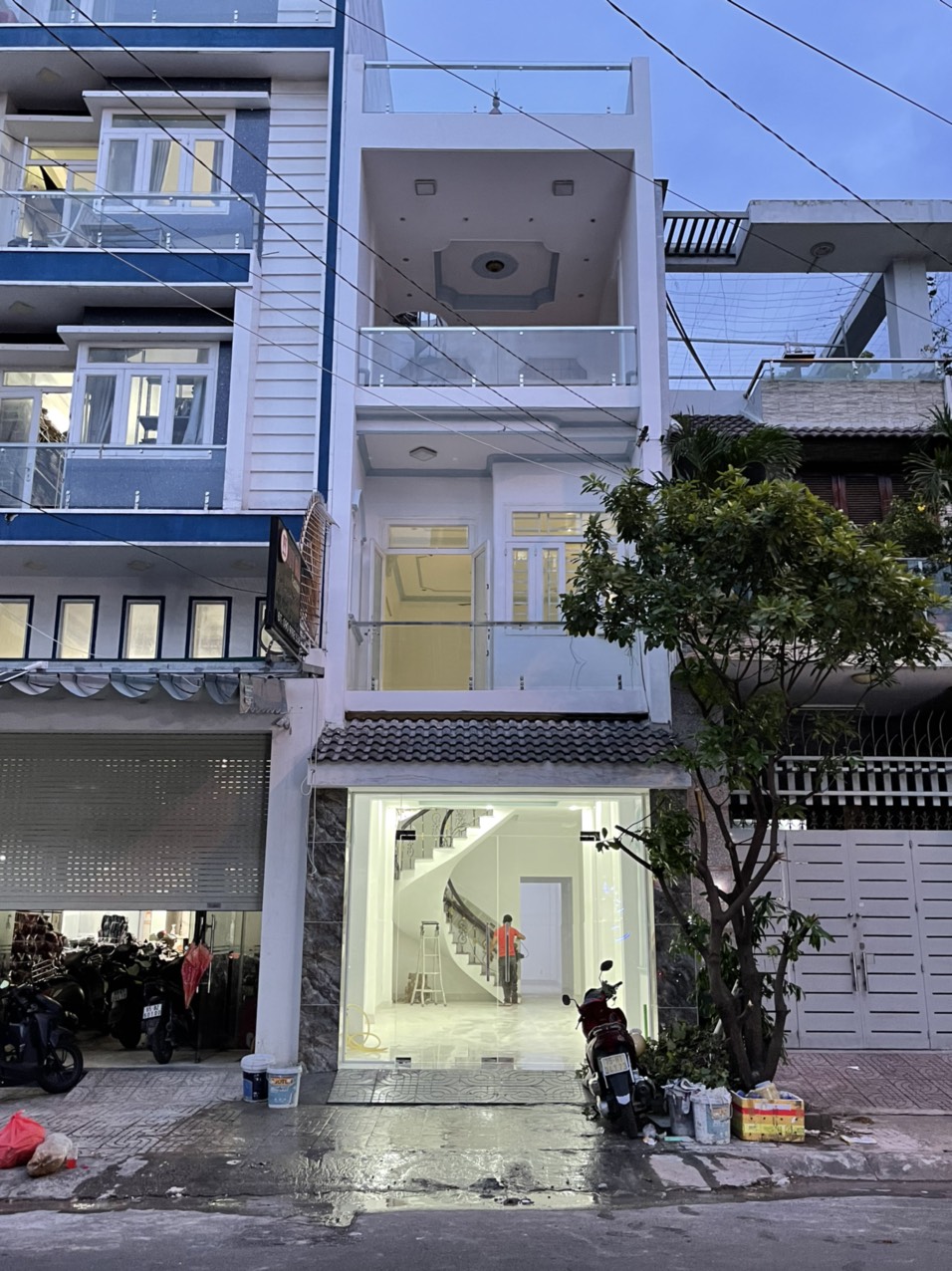 Bán Nhà mặt tiền Võ Công Tồn 4X22 (90m2) 2 lầu ,SD 263m2,đường 20m