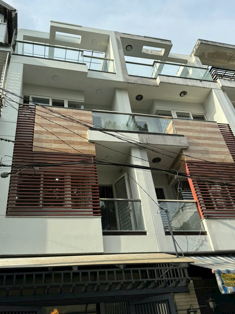 Bán Nhà hẻm Âu Cơ 4x17.5 Trệt 3 lầu 5pn 5wc tặng nội thất
