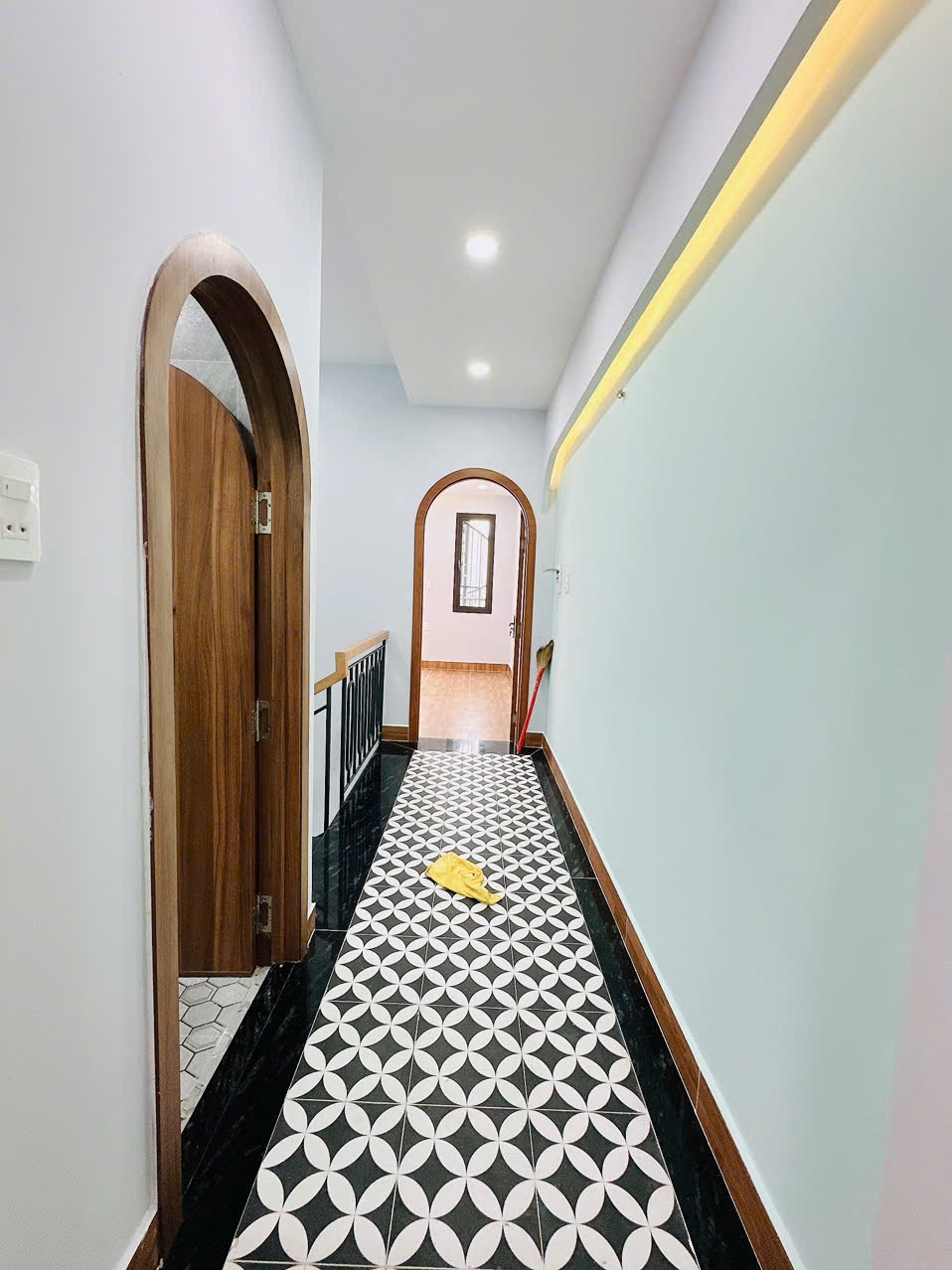 Bán Nhà hẻm Thạch Lam 4m x 13m 1 trệt 2 lầu 1 st đẹp(4pn)