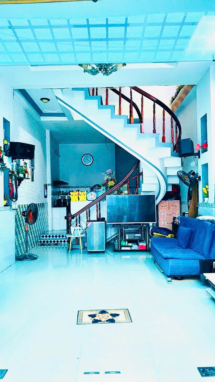 Bán Nhà mặt tiền Đỗ Thị Tâm 4.3m x 14.6 1 trệt 1 lầu 1 sân thượng